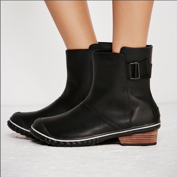 sorel slimboot pull on